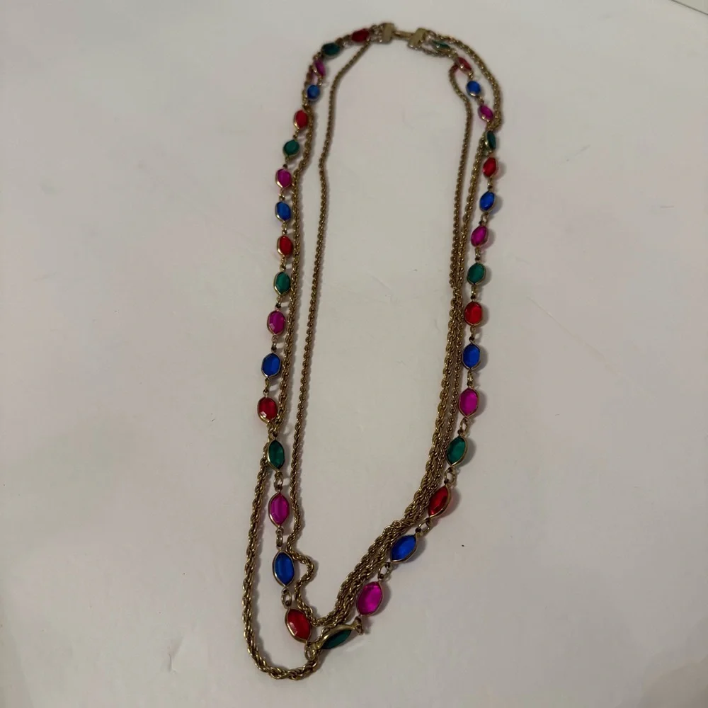 VINTAGE NECKLACE THREE STRAND GOLD TONE 2 ROPE CHAINS CENTER MULTI COLOR GLASS
